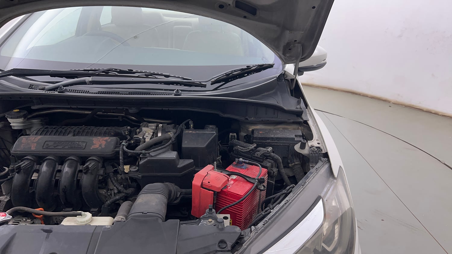 Used 2018 Honda City V CVT Petrol Petrol Automatic engine ENGINE LEFT SIDE HINGE & APRON VIEW
