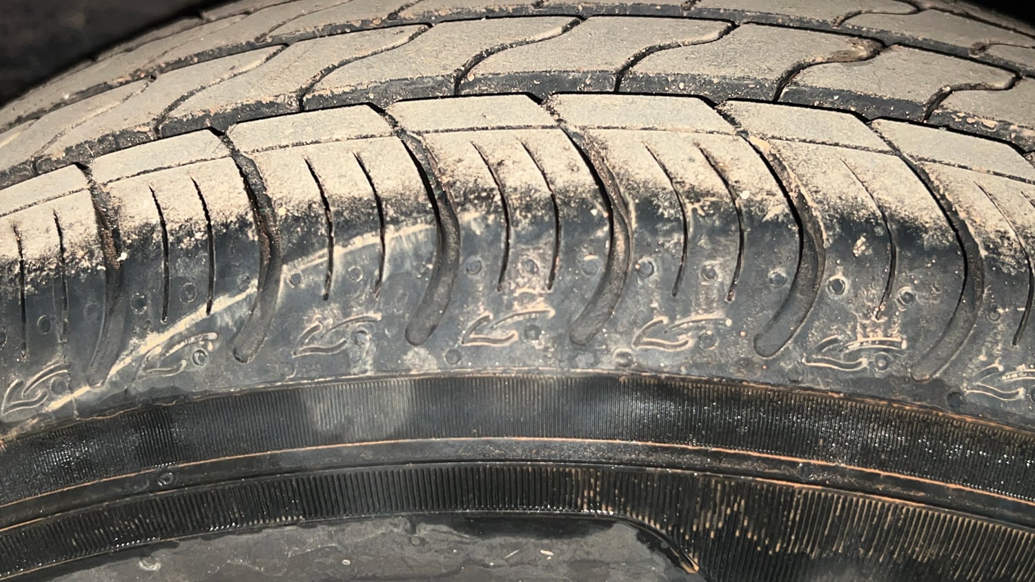 Used 2015 Honda City V Petrol Manual tyres RIGHT REAR TYRE TREAD VIEW
