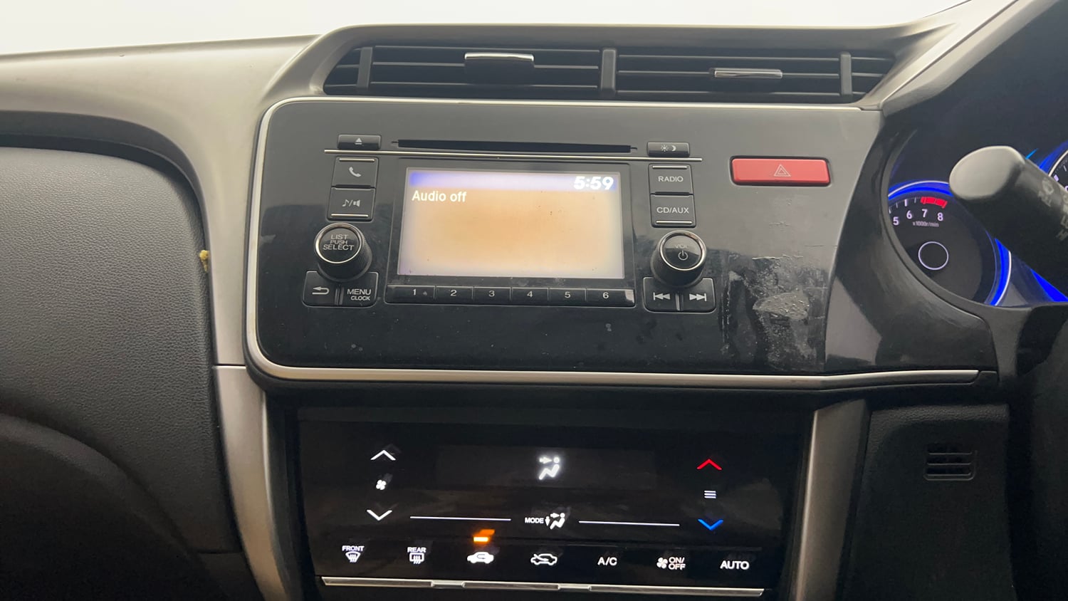 Used 2015 Honda City V Petrol Manual interior MUSIC SYSTEM & AC CONTROL VIEW