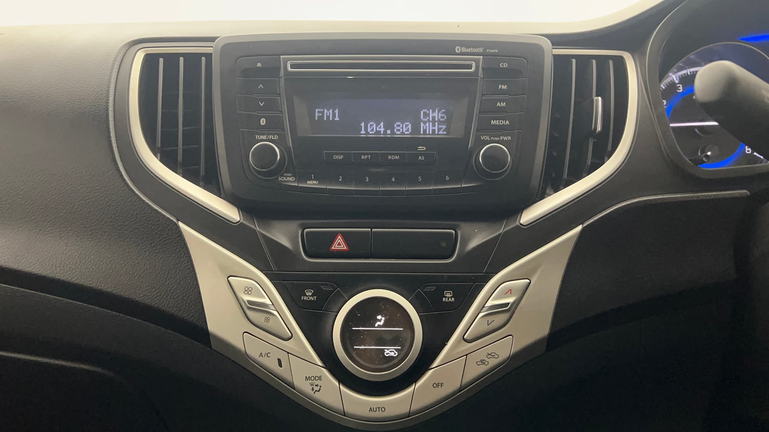 Used 2018 Maruti Suzuki Baleno Delta 1.2 Petrol Manual interior MUSIC SYSTEM & AC CONTROL VIEW