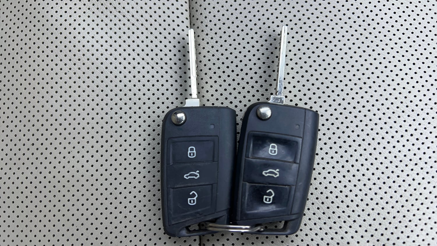 Used 2023 Skoda Slavia Style 1.0L TSI AT Petrol Automatic extra CAR KEY VIEW