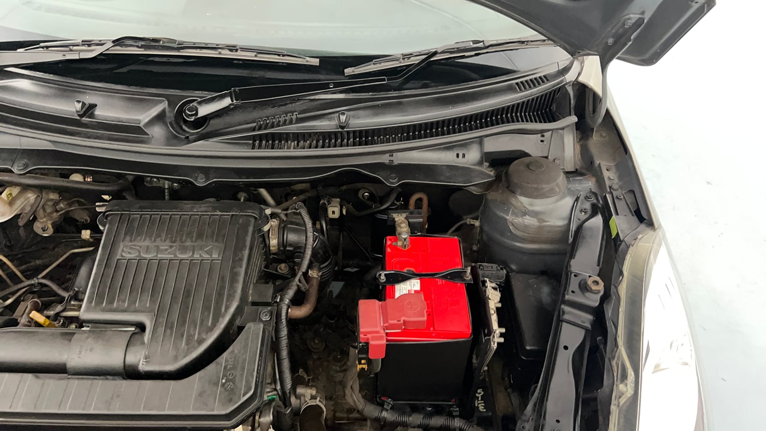Used 2016 Maruti Suzuki Swift Dzire ZXI Petrol Manual engine ENGINE LEFT SIDE HINGE & APRON VIEW