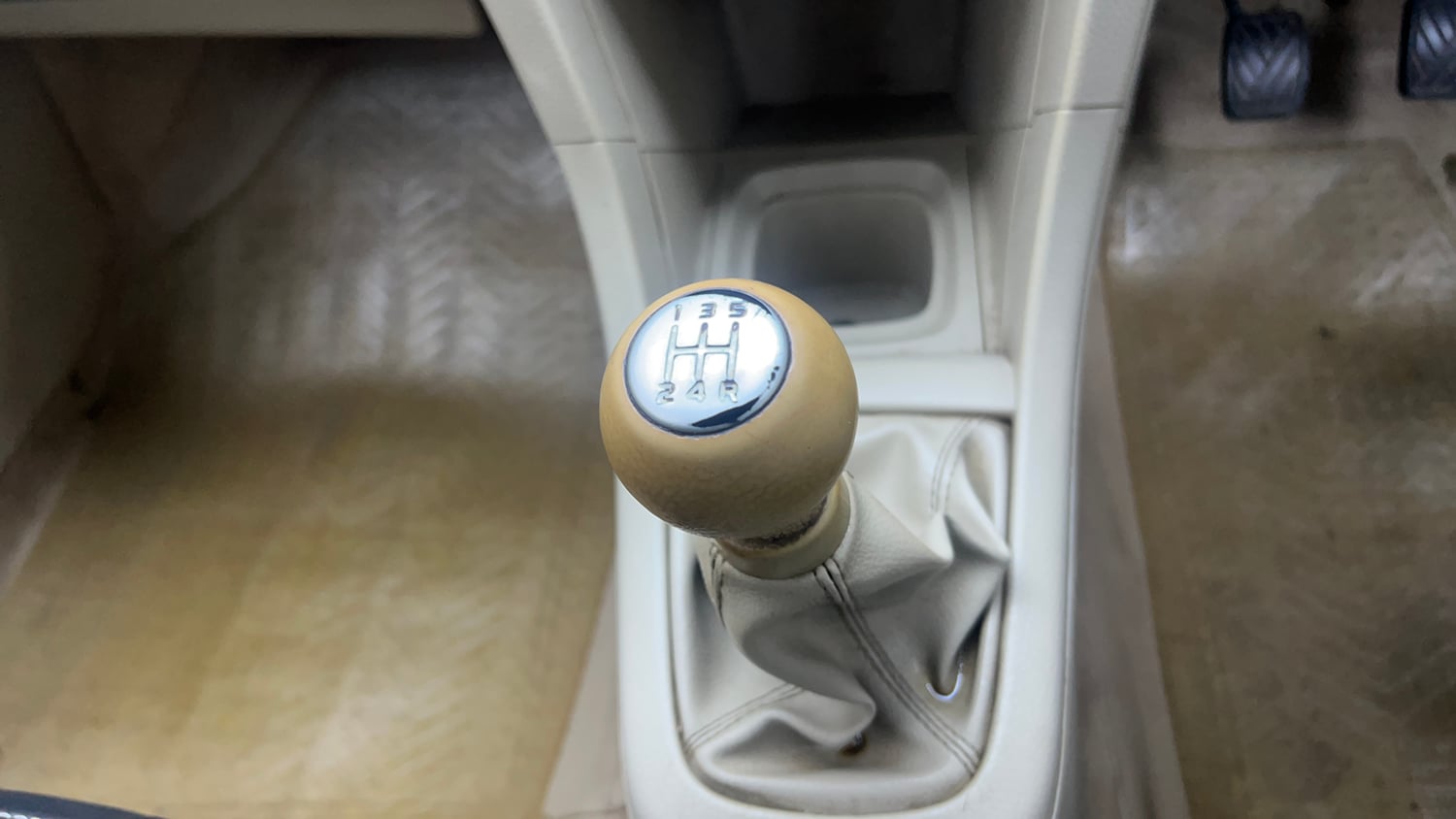 Used 2013 Maruti Suzuki Ertiga Vxi Petrol Manual interior GEAR  KNOB VIEW