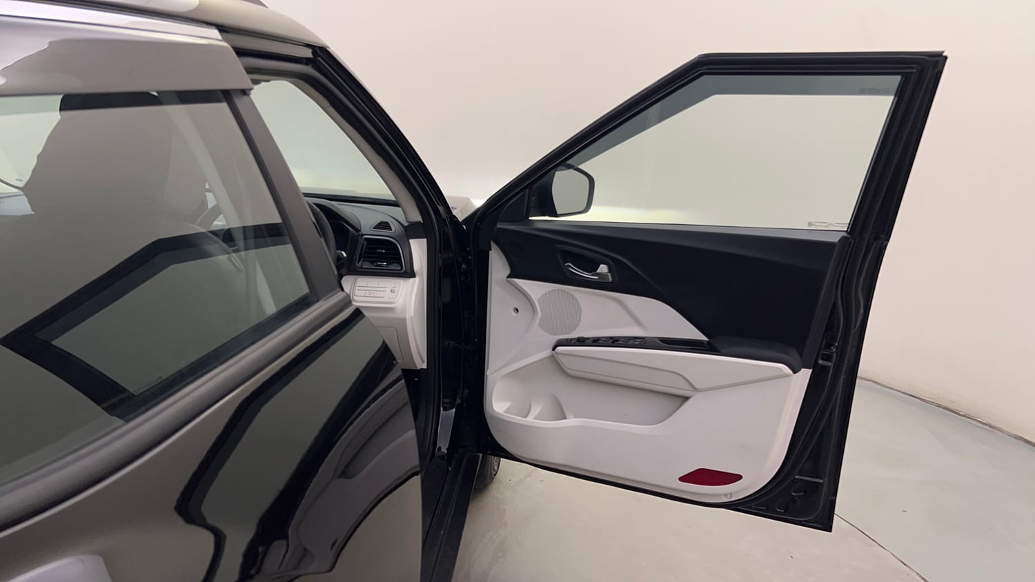 Used 2025 Mahindra XUV 3XO AX5 1.5 Diesel Autoshift Plus Diesel Automatic interior RIGHT FRONT DOOR OPEN VIEW