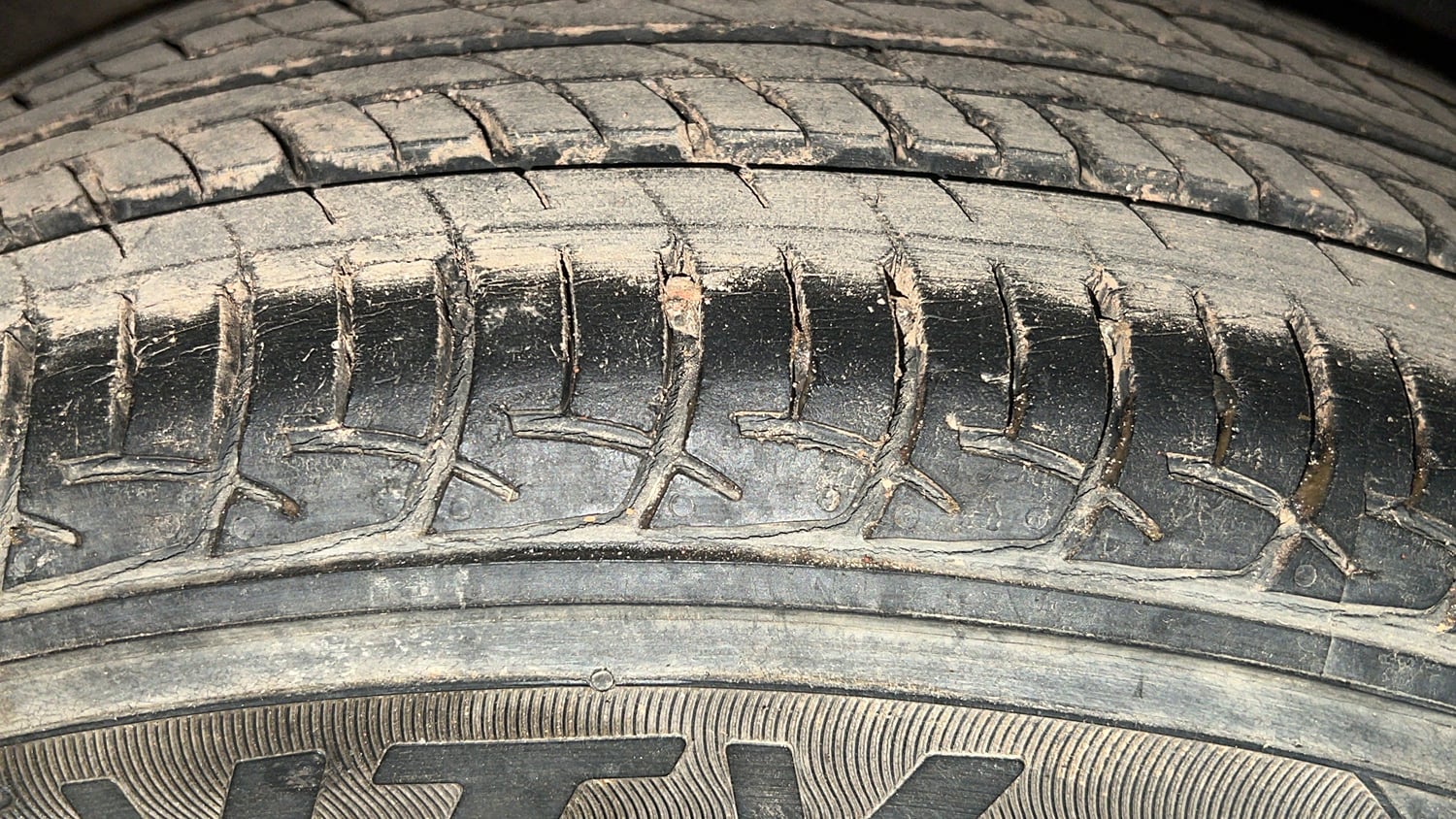 Used 2018 Maruti Suzuki Baleno Delta 1.2 Petrol Manual tyres RIGHT REAR TYRE TREAD VIEW