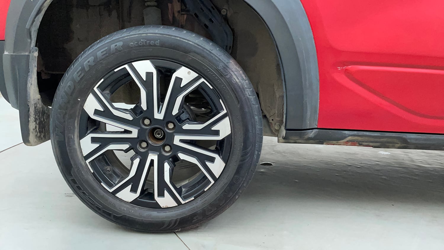 Used 2022 Renault Kiger RXZ 1.0 Turbo MT Dual Tone Petrol Manual tyres RIGHT REAR TYRE RIM VIEW