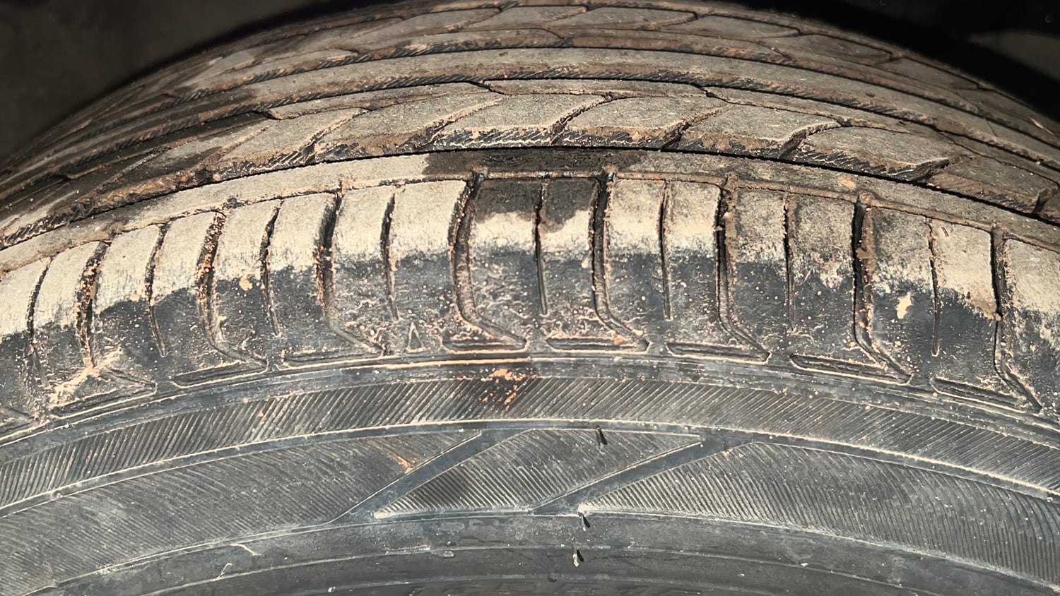 Used 2015 Honda City V Petrol Manual tyres RIGHT FRONT TYRE TREAD VIEW