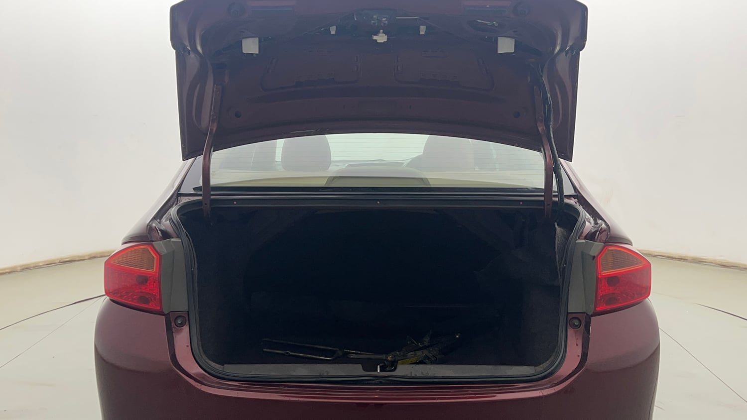 Used 2015 Honda City V Petrol Manual interior DICKY INSIDE VIEW