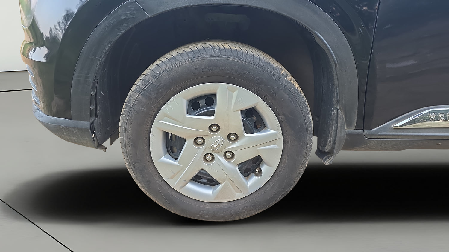 Used 2022 Hyundai Venue SX 1.2 Petrol Petrol Manual tyres LEFT FRONT TYRE RIM VIEW