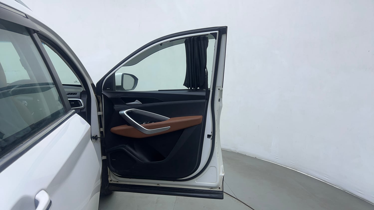 Used 2021 MG Motors Hector Plus Sharp 1.5 Petrol Turbo CVT 6-STR Petrol Automatic interior RIGHT FRONT DOOR OPEN VIEW