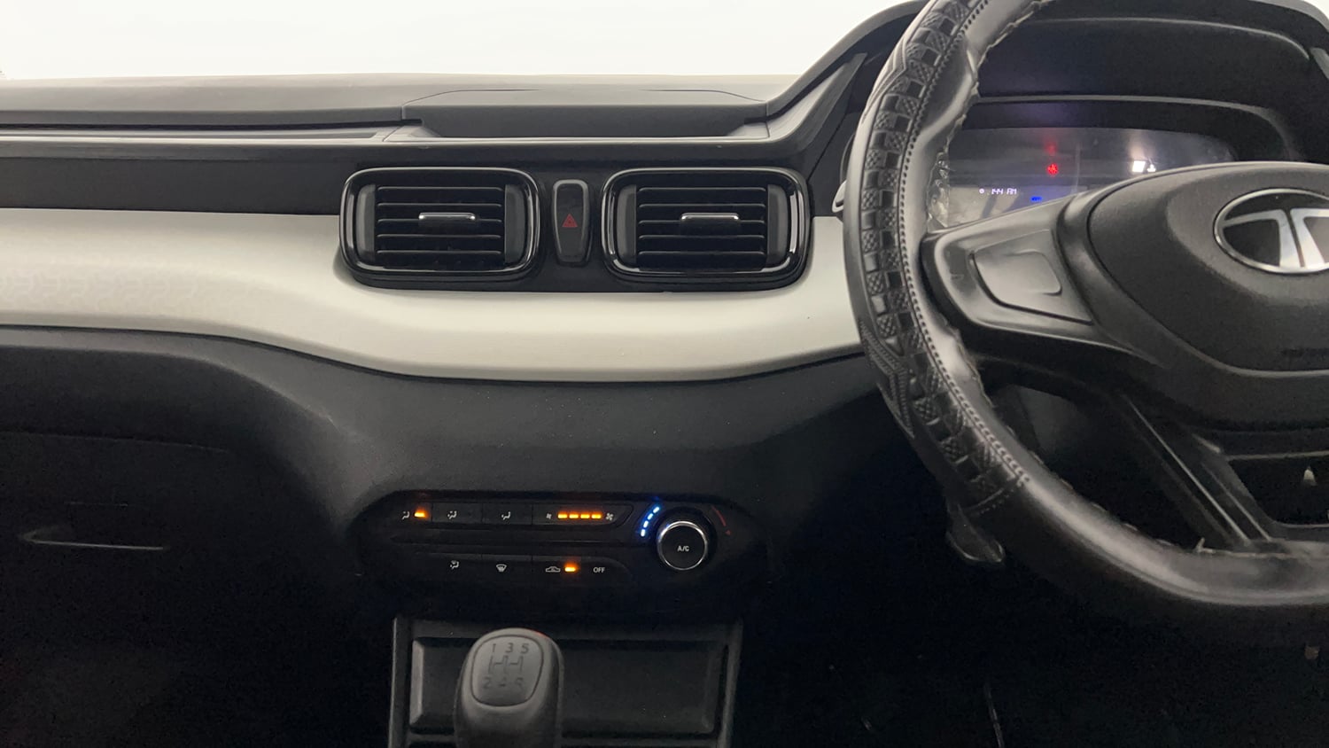 Used 2024 Tata Punch Pure MT Petrol Manual interior MUSIC SYSTEM & AC CONTROL VIEW