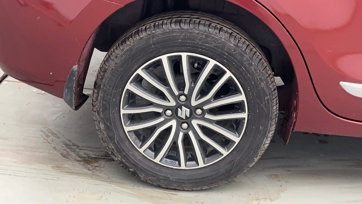 Used 2018 Maruti Suzuki Dzire ZXi Plus AMT Petrol Automatic tyres RIGHT REAR TYRE RIM VIEW