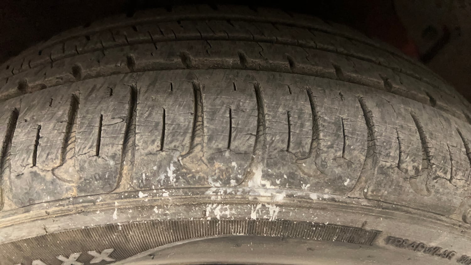 Used 2018 Hyundai Grand i10 Asta 1.2 Kappa VTVT Petrol Manual tyres RIGHT FRONT TYRE TREAD VIEW