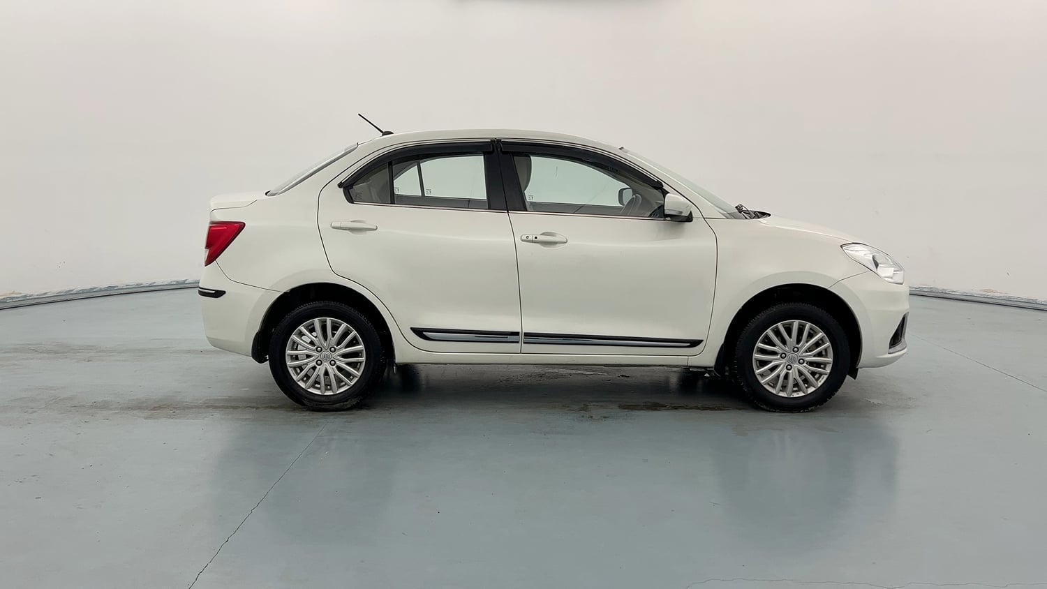 Used 2020 Maruti Suzuki Dzire ZXi Petrol Manual exterior RIGHT SIDE VIEW