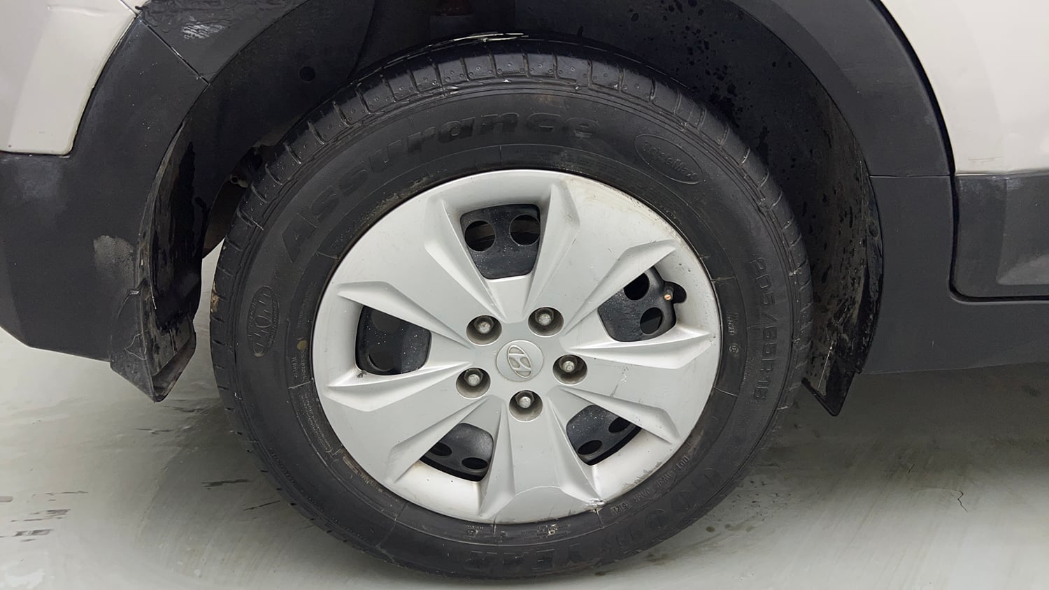 Used 2018 Hyundai Creta E Plus 1.6 Petrol Petrol Manual tyres RIGHT REAR TYRE RIM VIEW