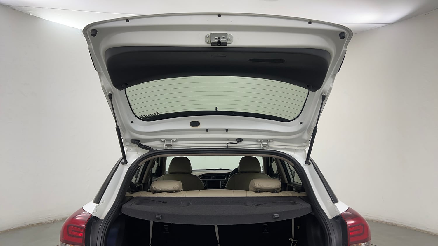 Used 2019 Hyundai Elite i20 Asta 1.2 (O) Petrol Manual interior DICKY DOOR OPEN VIEW
