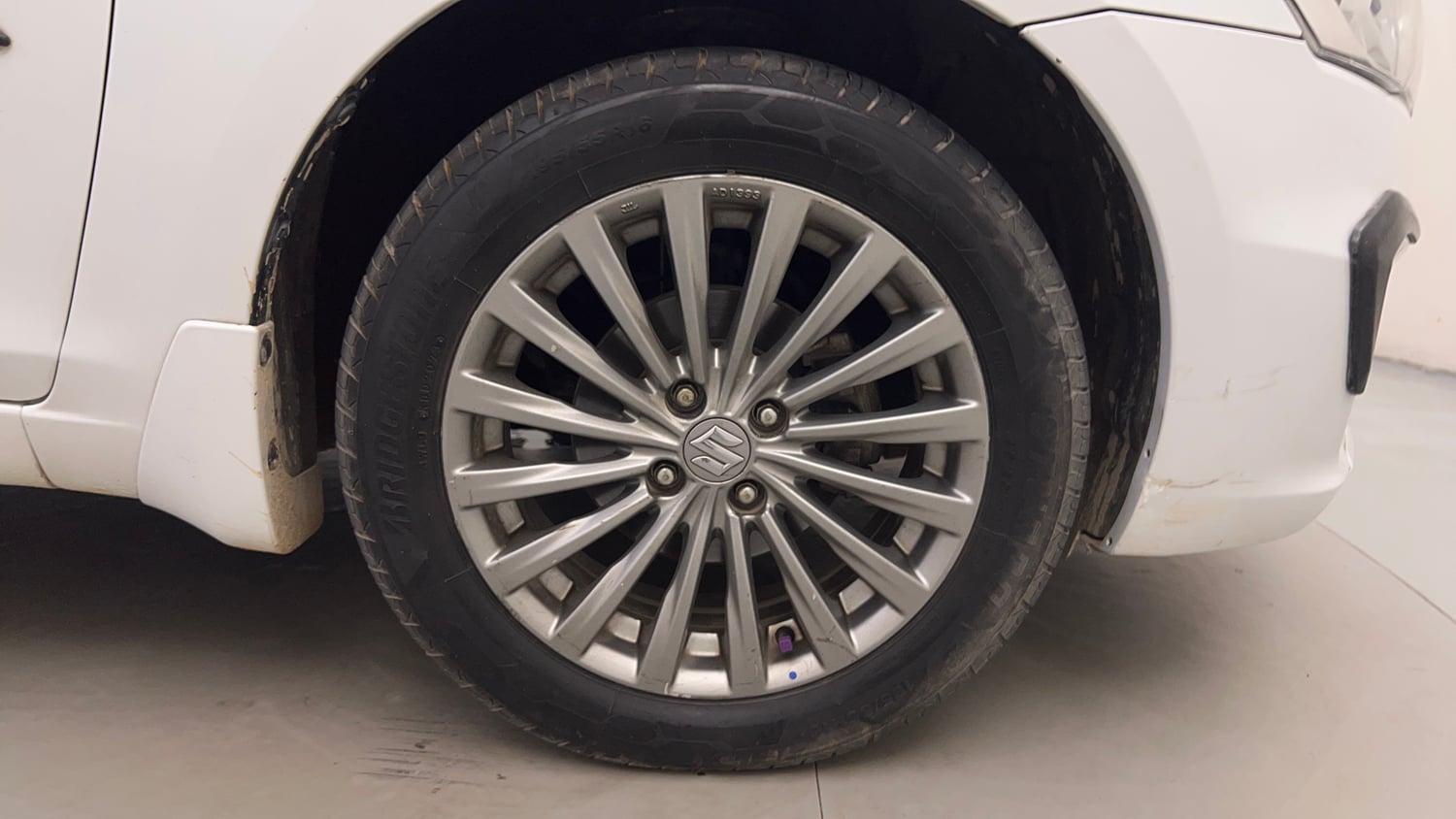 Used 2016 Maruti Suzuki Ciaz ZDi+ SHVS Diesel Manual tyres RIGHT FRONT TYRE RIM VIEW