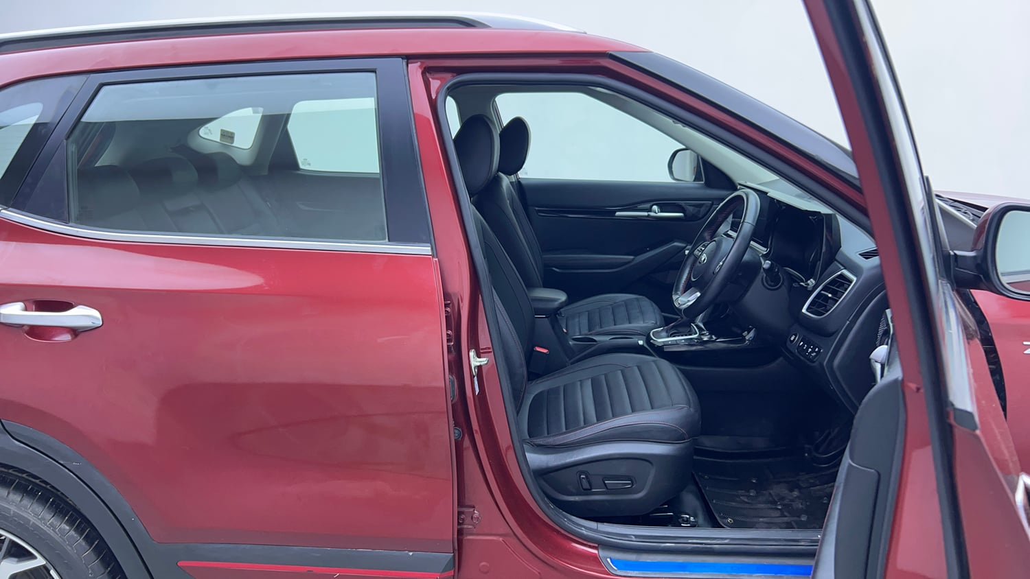 Used 2020 Kia Seltos GTX Plus DCT 1.4 Petrol Automatic interior RIGHT SIDE FRONT DOOR CABIN VIEW