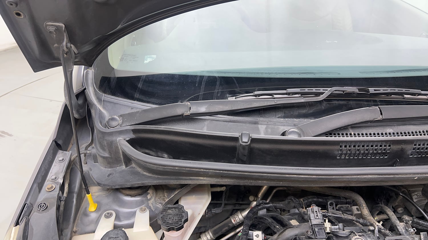 Used 2019 Hyundai Santro Sportz CNG Cng Manual engine ENGINE RIGHT SIDE HINGE & APRON VIEW