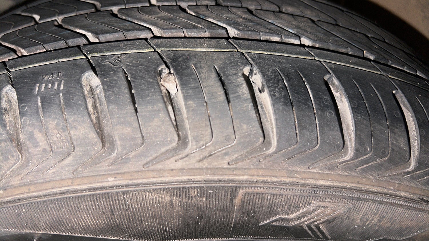 Used 2020 Hyundai Aura SX 1.2 (O) Petrol Petrol Manual tyres LEFT FRONT TYRE TREAD VIEW