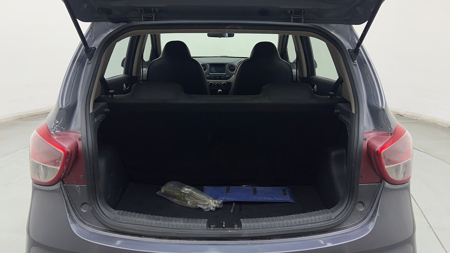 Used 2017 Hyundai Grand i10 Sportz (O) AT 1.2 Kappa VTVT Petrol Automatic interior DICKY INSIDE VIEW