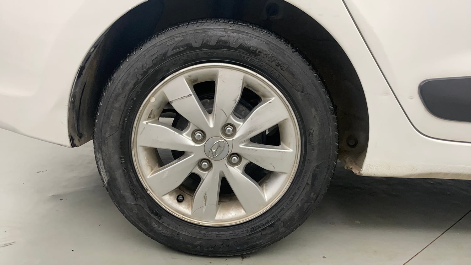 Used 2014 Hyundai Xcent S 1.2 (O) Petrol Manual tyres RIGHT REAR TYRE RIM VIEW