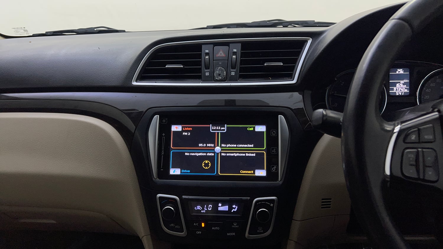 Used 2016 Maruti Suzuki Ciaz ZDi+ SHVS Diesel Manual top_features Integrated (in-dash) music system