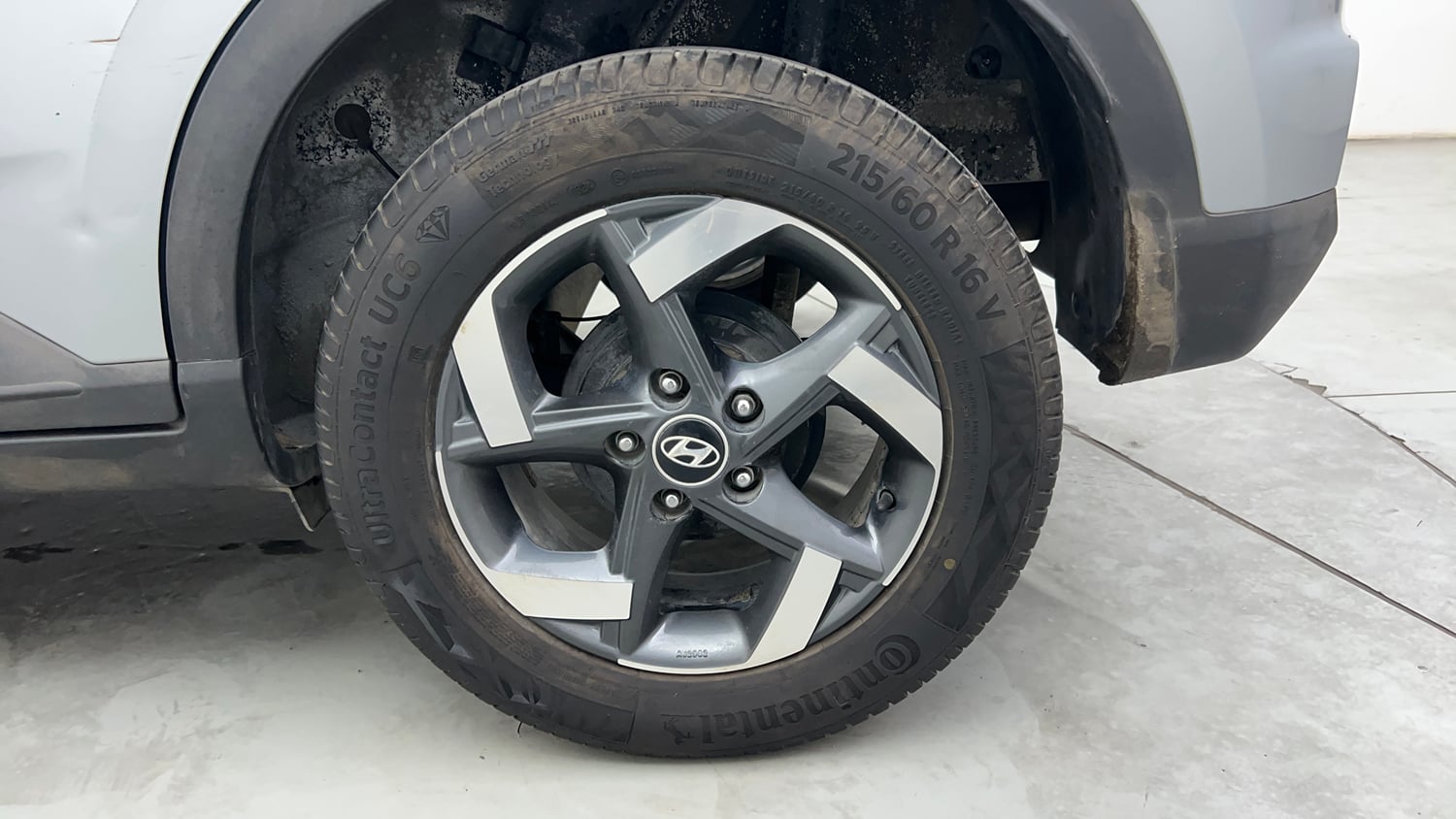 Used 2019 Hyundai Venue SX Plus 1.0 Turbo DCT Petrol Automatic tyres LEFT REAR TYRE RIM VIEW