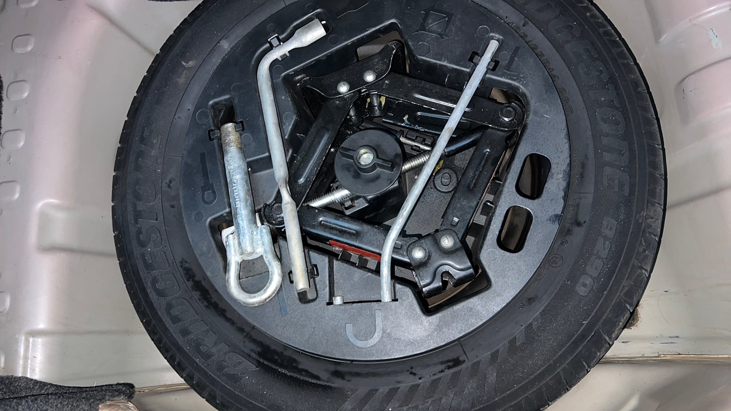 Used 2017 Mahindra KUV100 K4 6 STR Petrol Manual tyres SPARE TYRE VIEW
