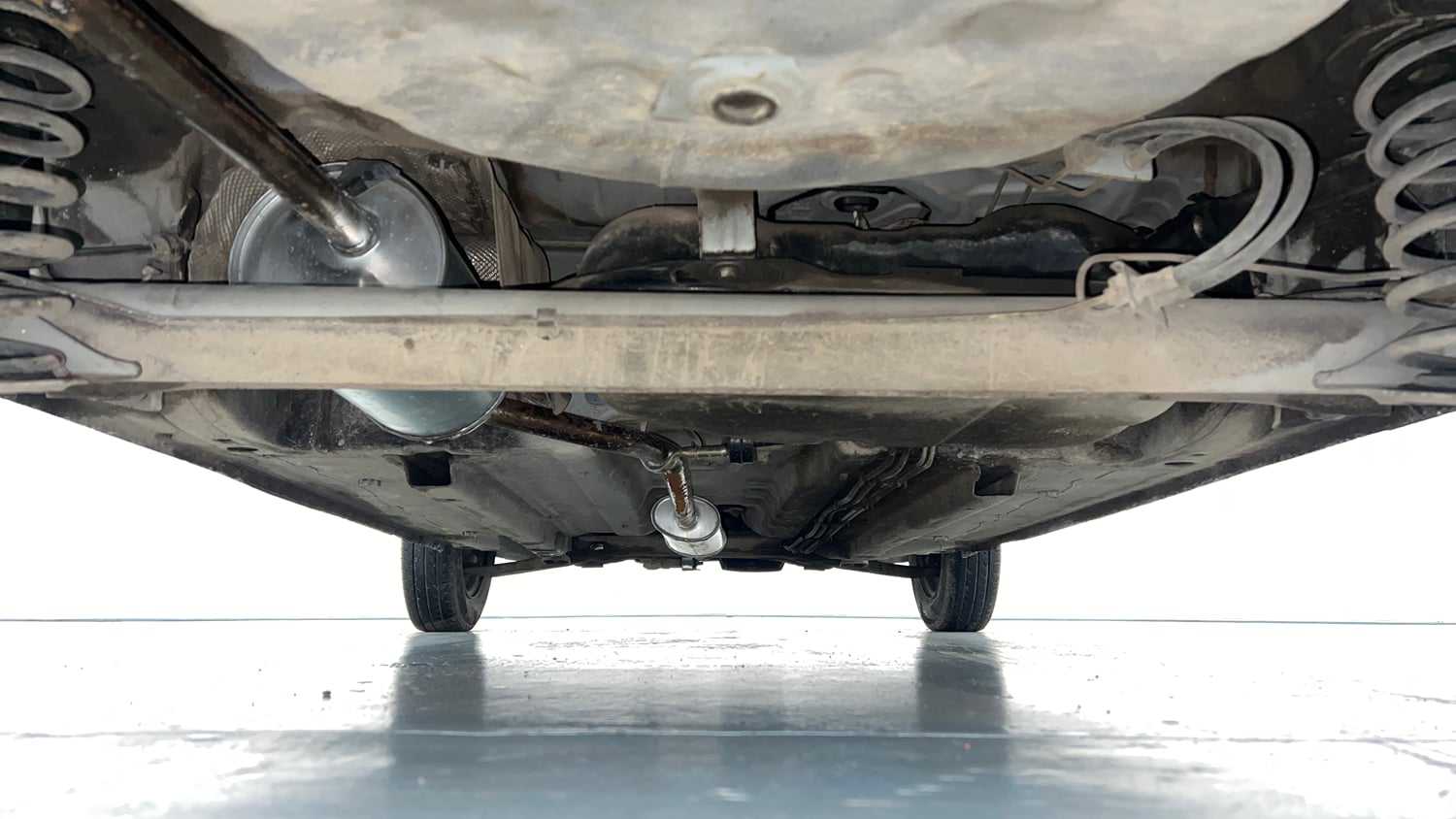 Used 2018 Renault Kwid RXT Petrol Manual extra REAR UNDERBODY VIEW (TAKEN FROM REAR)