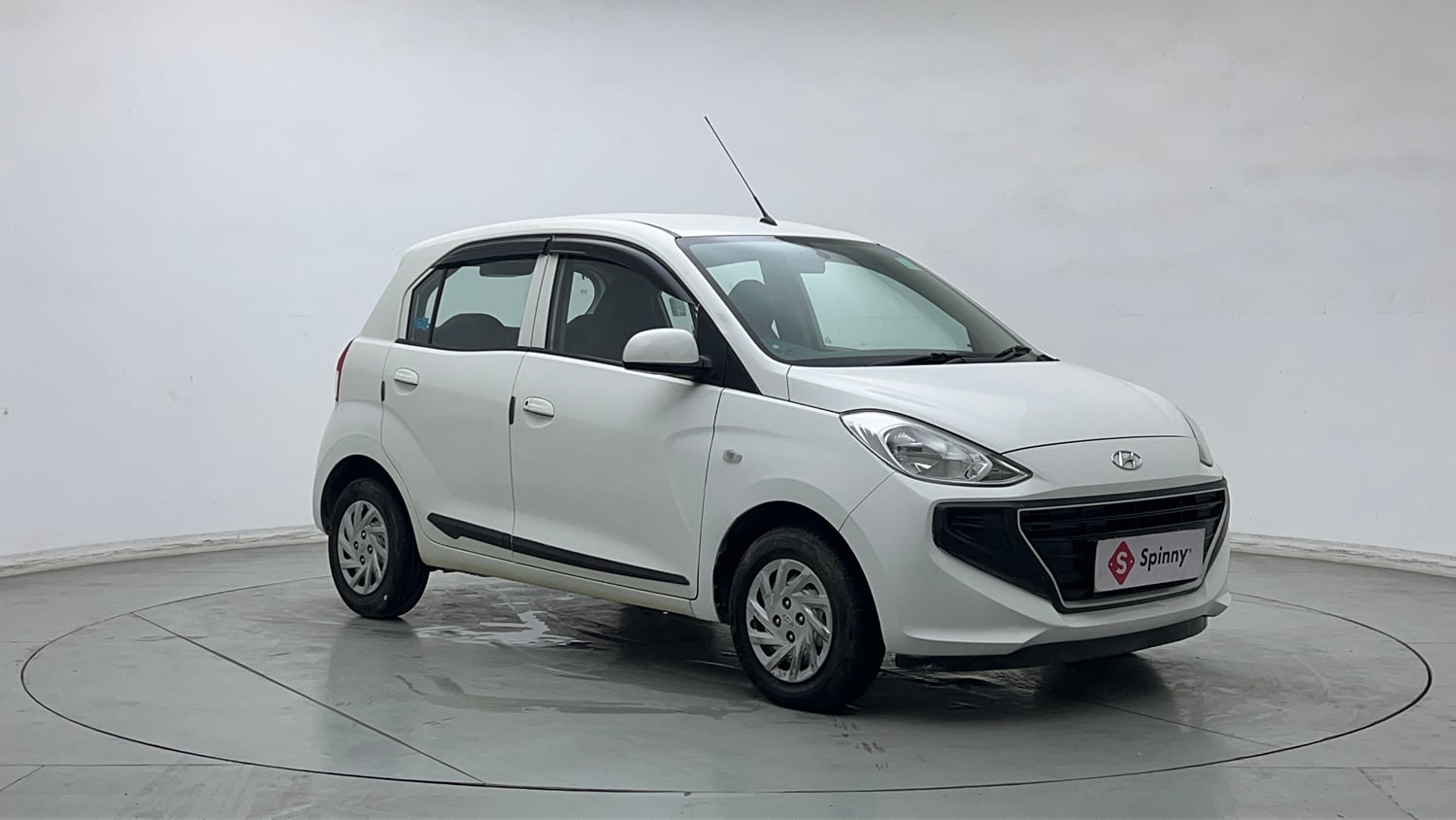 Used 2020 Hyundai Santro Magna Petrol Manual exterior RIGHT FRONT CORNER VIEW