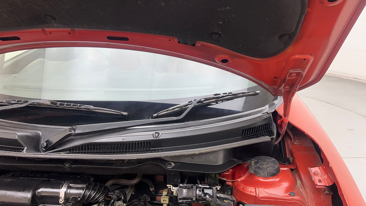 Used 2018 Maruti Suzuki Swift VXi Petrol Manual engine ENGINE LEFT SIDE HINGE & APRON VIEW
