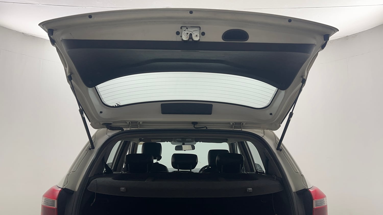 Used 2017 Hyundai Creta SX Plus 1.6 AT Petrol Petrol Automatic interior DICKY DOOR OPEN VIEW