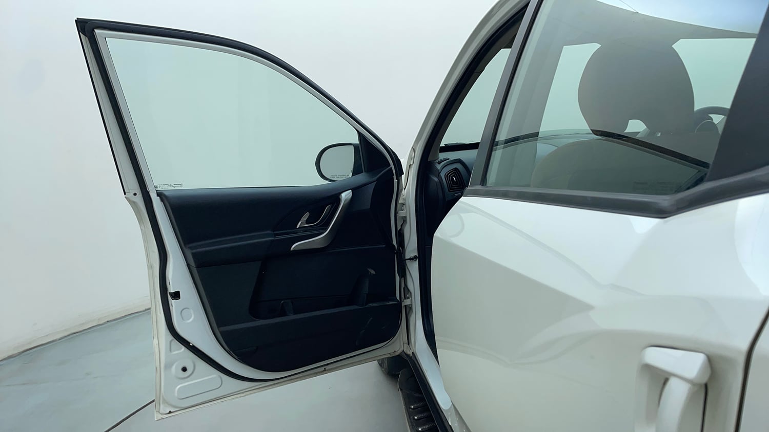 Used 2018 Mahindra XUV500 W7 Diesel Manual interior LEFT FRONT DOOR OPEN VIEW