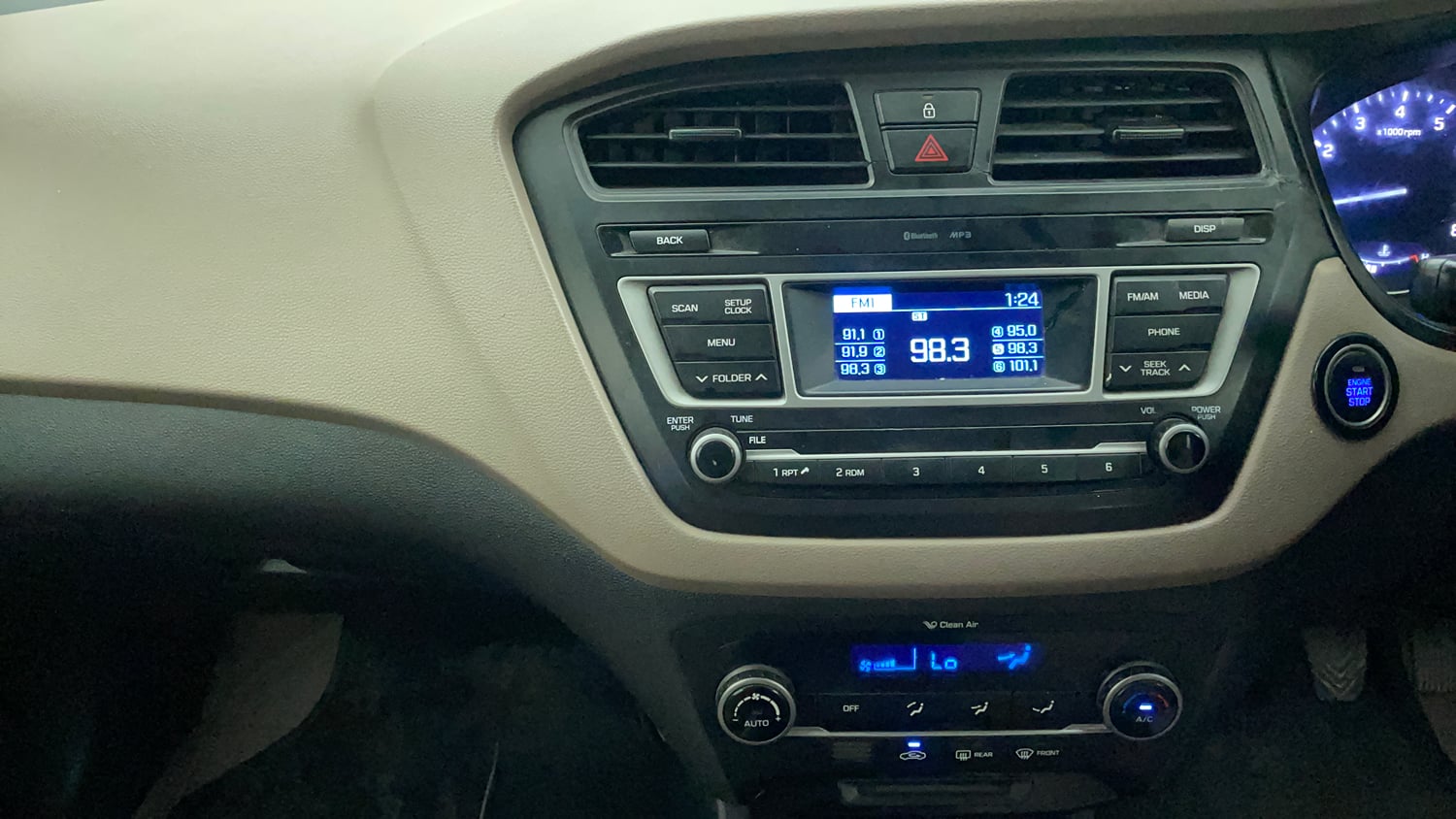 Used 2016 Hyundai Elite i20 Asta 1.2 Petrol Manual interior MUSIC SYSTEM & AC CONTROL VIEW