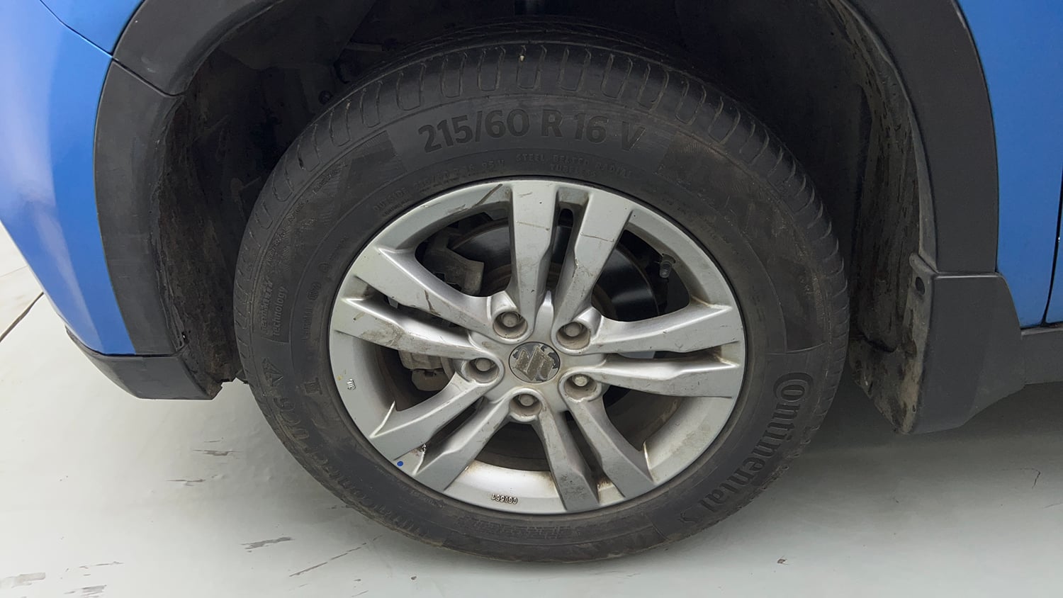 Used 2017 Maruti Suzuki Vitara Brezza ZDi+ Dual Tone Diesel Manual tyres LEFT FRONT TYRE RIM VIEW