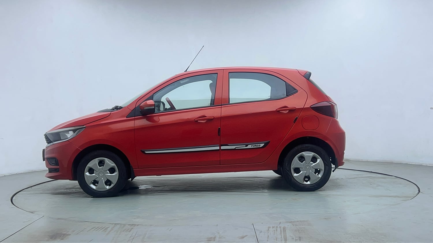 Used 2021 Tata Tiago XT Petrol Manual exterior LEFT SIDE VIEW