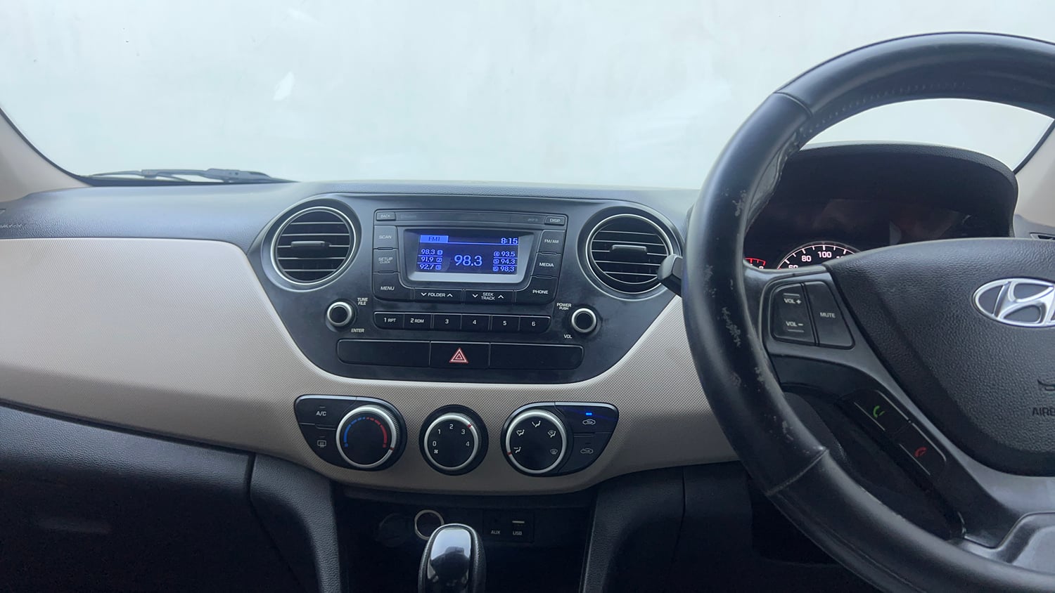 Used 2016 Hyundai Grand i10 Asta AT 1.2 Kappa VTVT Petrol Automatic interior MUSIC SYSTEM & AC CONTROL VIEW