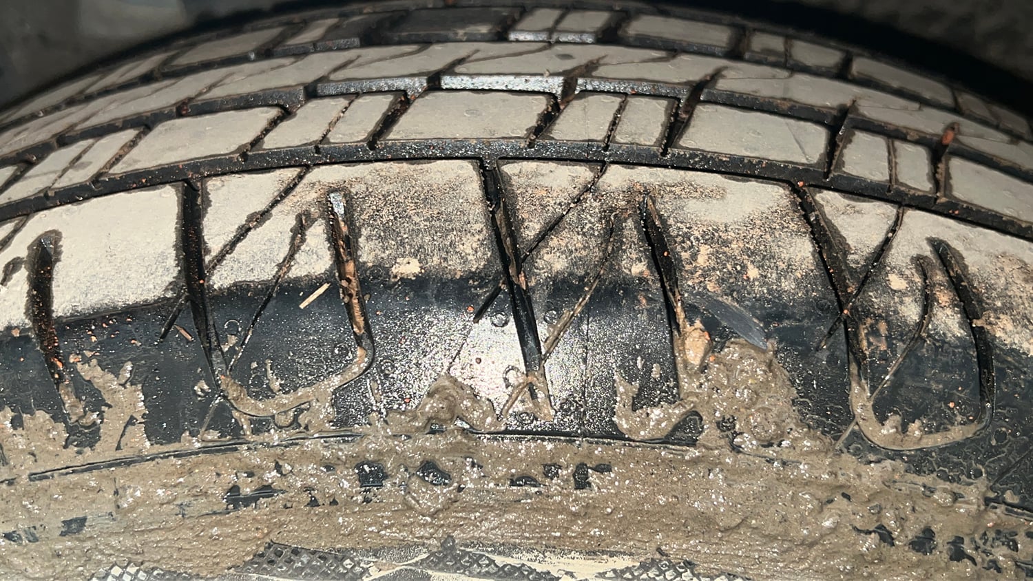 Used 2017 Hyundai Creta SX Plus 1.6 AT Petrol Petrol Automatic tyres LEFT FRONT TYRE TREAD VIEW