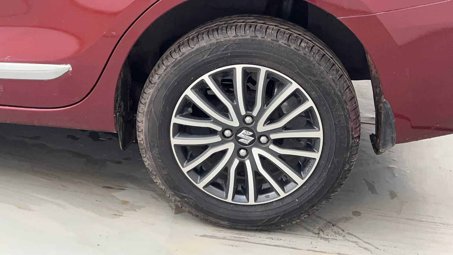 Used 2018 Maruti Suzuki Dzire ZXi Plus AMT Petrol Automatic tyres LEFT REAR TYRE RIM VIEW