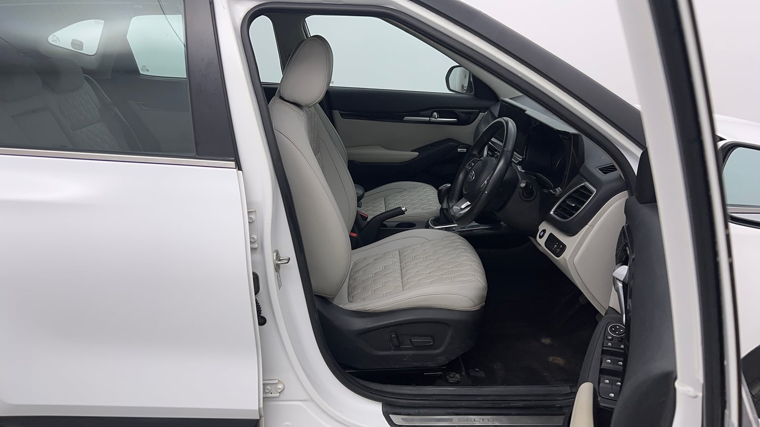 Used 2020 Kia Seltos HTX Plus 1.5 Diesel Diesel Manual interior RIGHT SIDE FRONT DOOR CABIN VIEW