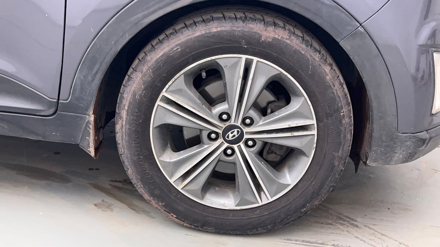 Used 2017 Hyundai Creta SX Plus 1.6 AT Petrol Petrol Automatic tyres RIGHT FRONT TYRE RIM VIEW
