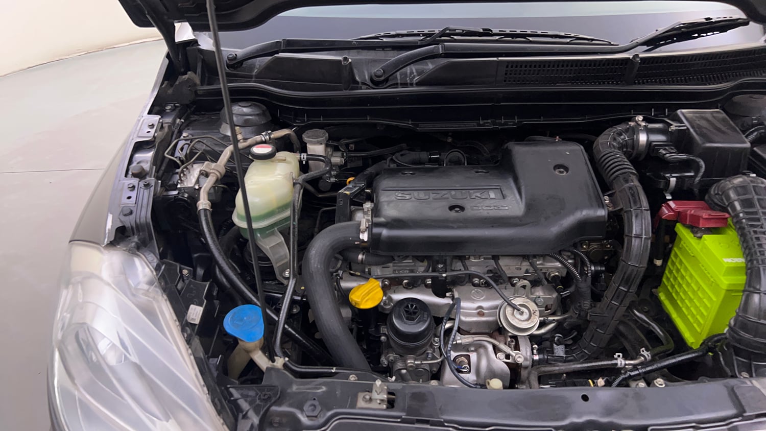 Used 2016 Maruti Suzuki S-Cross Zeta 1.3 Diesel Manual engine ENGINE RIGHT SIDE HINGE & APRON VIEW