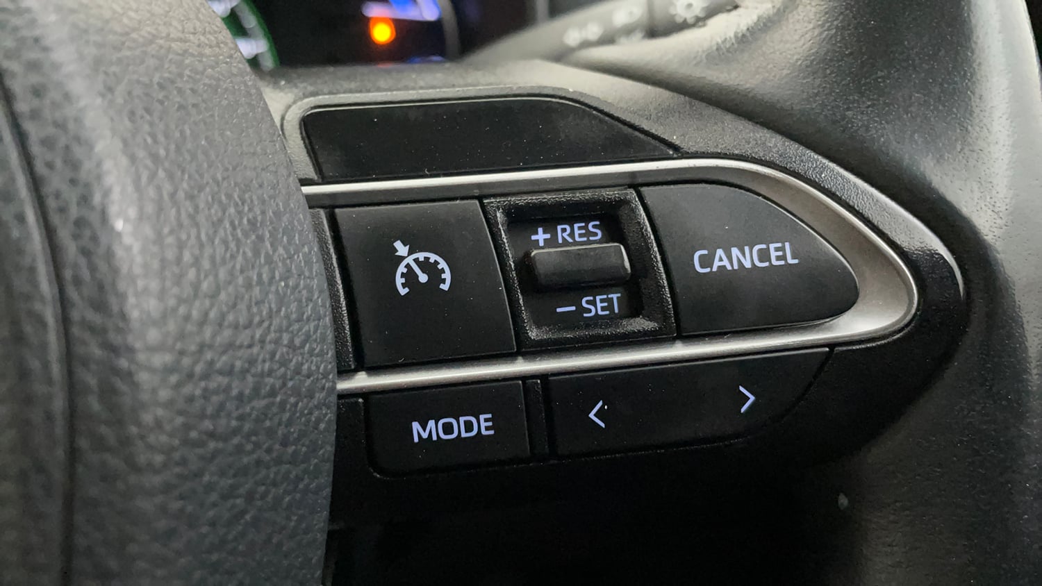 Used 2024 Maruti Suzuki Invicto Alpha Plus 7 STR Hybrid Automatic top_features Cruise control