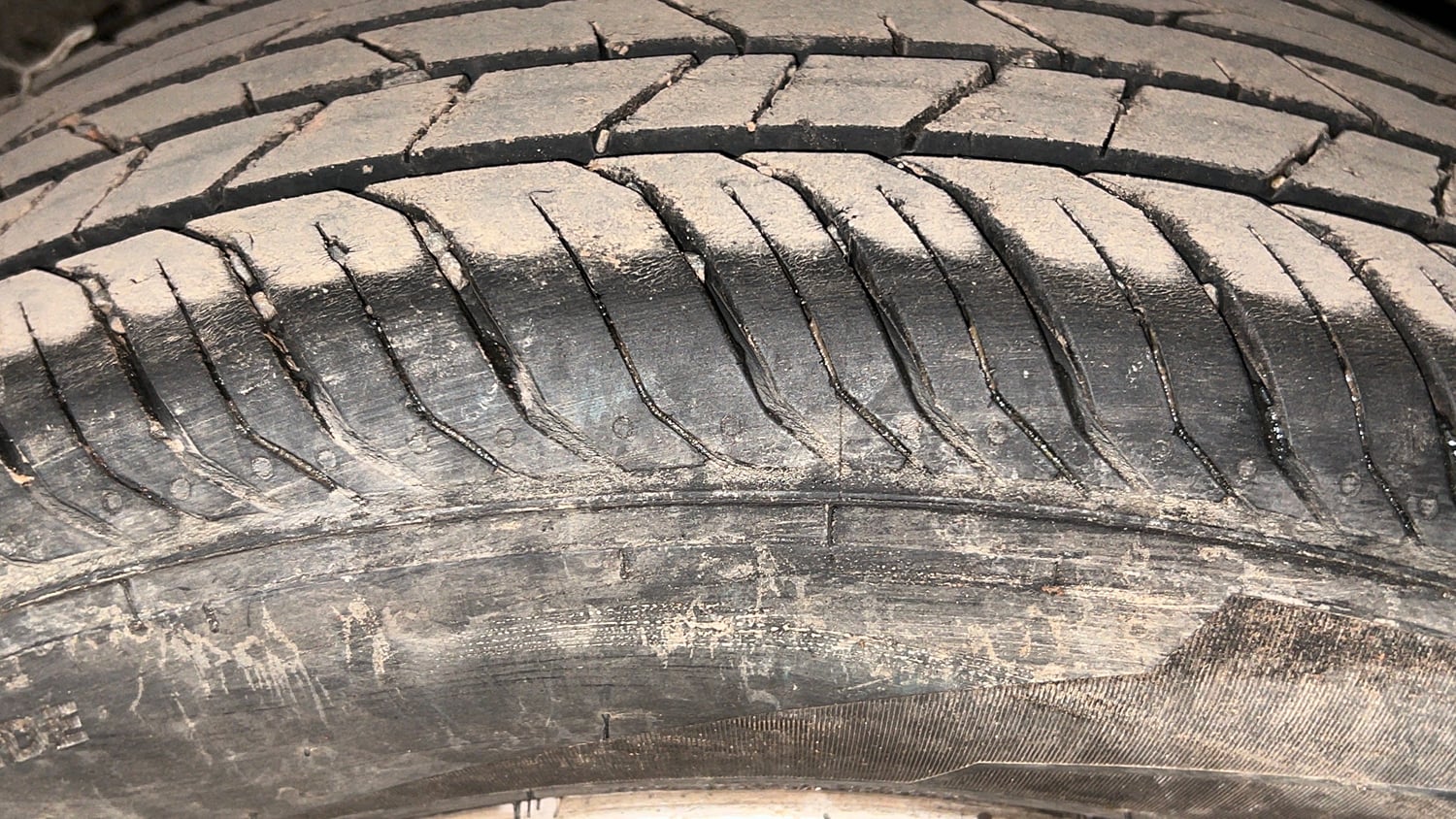 Used 2023 Nissan Magnite XE Petrol Manual tyres LEFT REAR TYRE TREAD VIEW