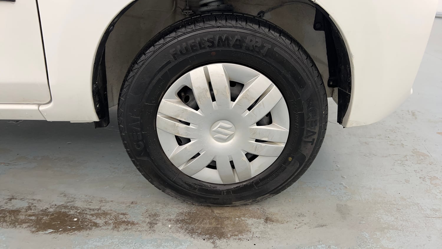 Used 2023 Maruti Suzuki Alto 800 VXi Petrol Manual tyres RIGHT FRONT TYRE RIM VIEW