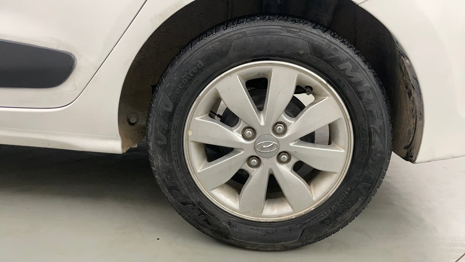 Used 2014 Hyundai Xcent S 1.2 (O) Petrol Manual tyres LEFT REAR TYRE RIM VIEW