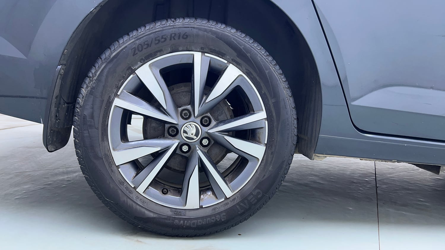 Used 2023 Skoda Slavia Style 1.0L TSI AT Petrol Automatic tyres RIGHT REAR TYRE RIM VIEW