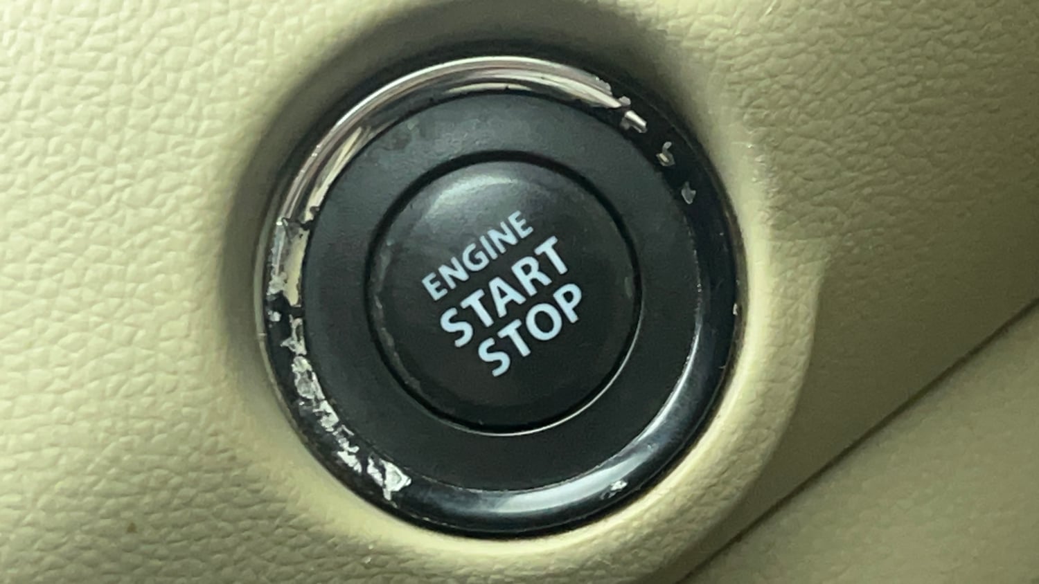 Used 2017 Maruti Suzuki Dzire ZXi AMT Petrol Automatic top_features Keyless start