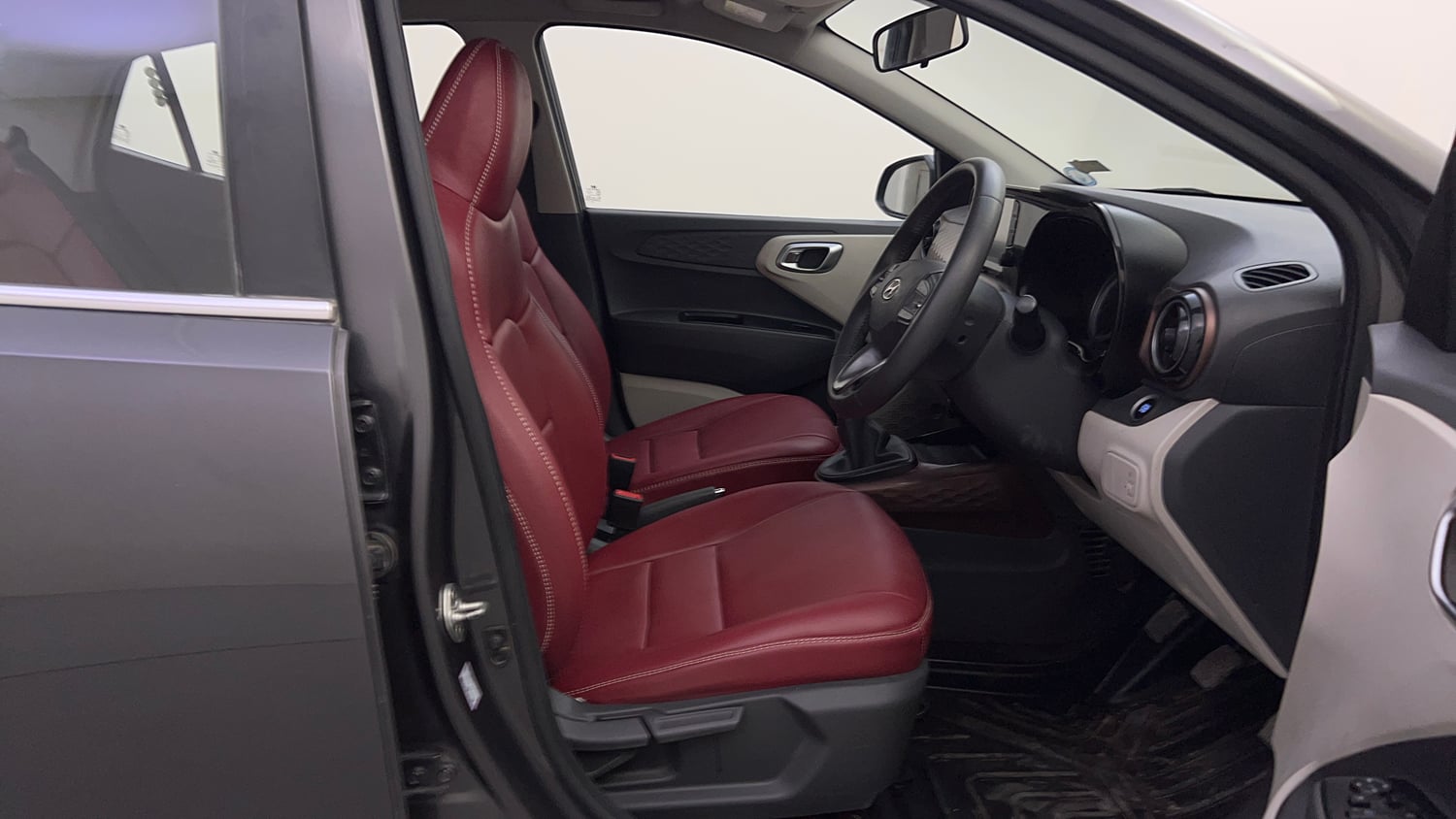 Used 2020 Hyundai Aura SX 1.2 (O) Petrol Petrol Manual interior RIGHT SIDE FRONT DOOR CABIN VIEW